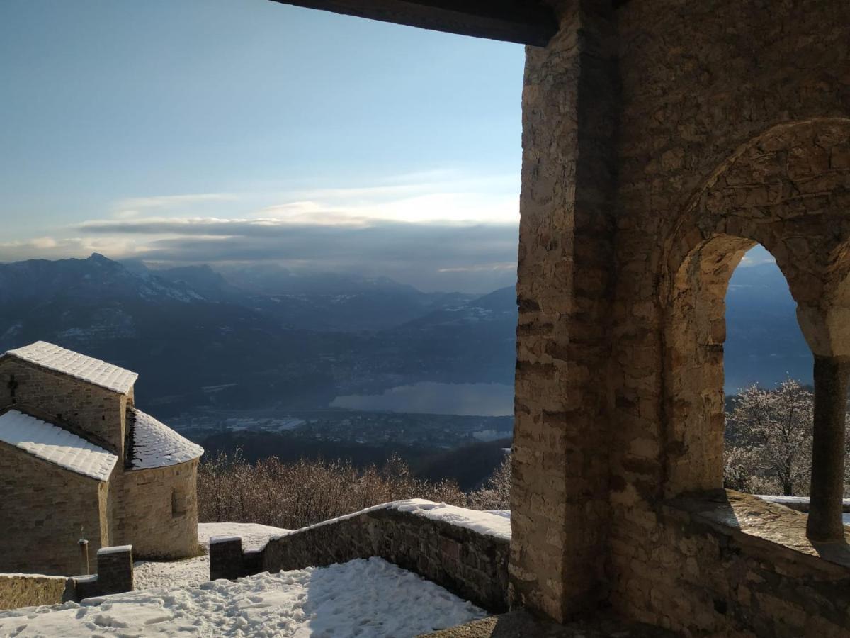チヴァーテCasa Castelアパートメント エクステリア 写真