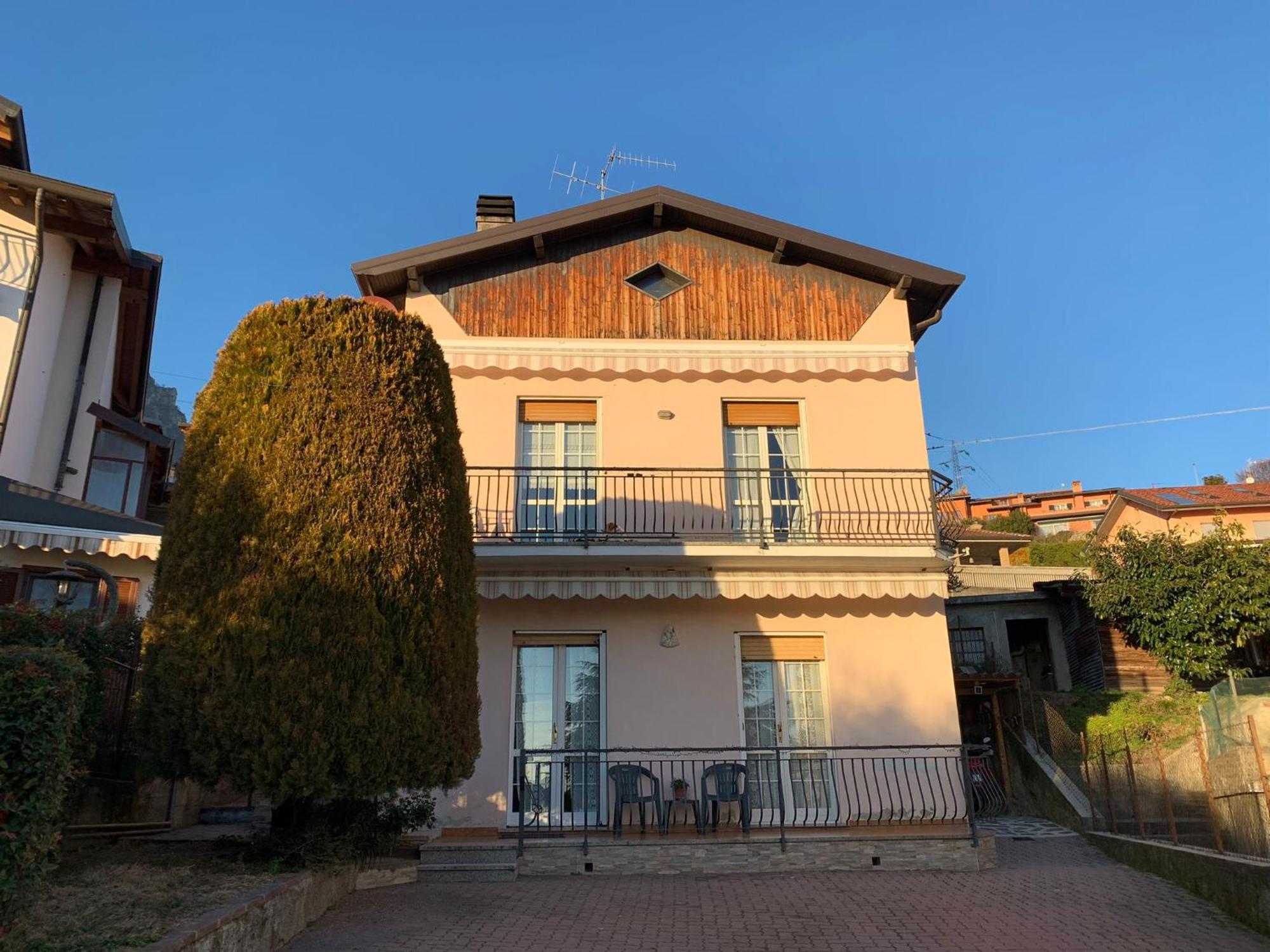 チヴァーテCasa Castelアパートメント エクステリア 写真